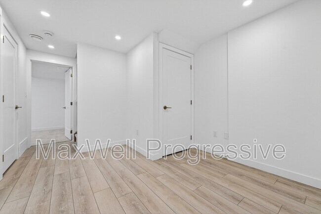 Photo du bâtiment - 13516-13115 115 Ave NW