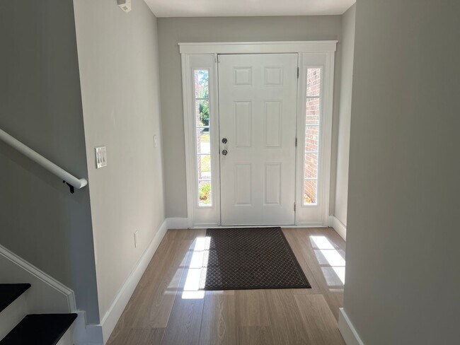 Building Photo - Remodeled Home with Excellent Location and...