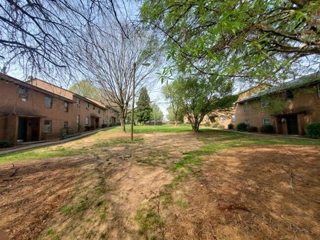 Foto del edificio - 1332 Gray Ave NE