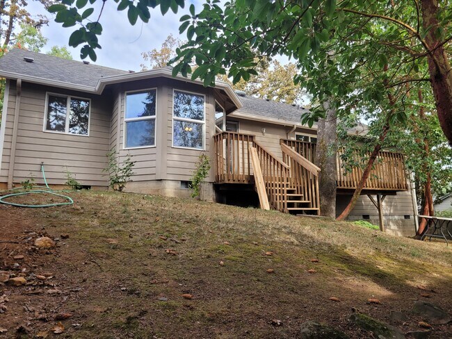 Building Photo - 1582 Jonmart Ave SE