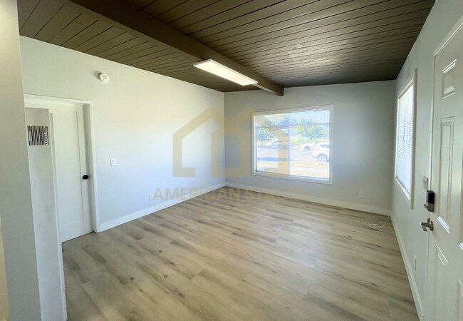 Foto del edificio - 324 N L St