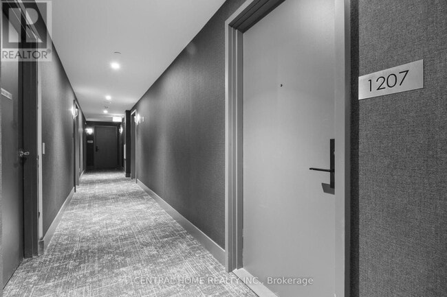 Building Photo - 308 Jarvis St