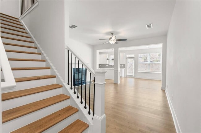 Foto del edificio - 2469 Honey Wy