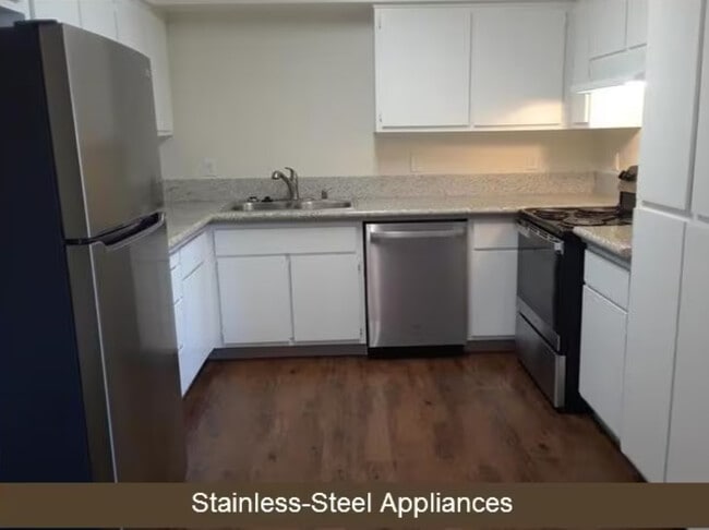 Building Photo - Gates Villas