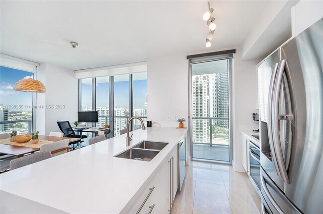Foto del edificio - 1111 SW 1st Ave