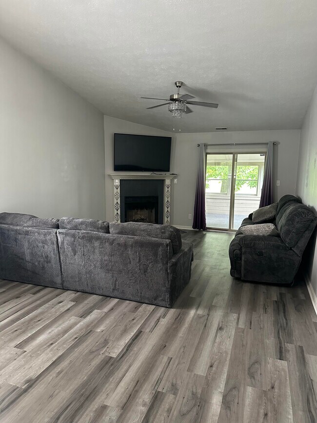 Building Photo - 2255 Rolling Oak Dr