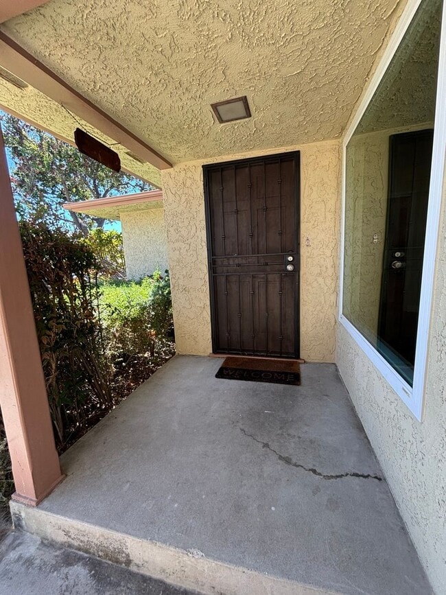 Building Photo - Clean and upgraded 2 Bedroom home in Los Alamitos