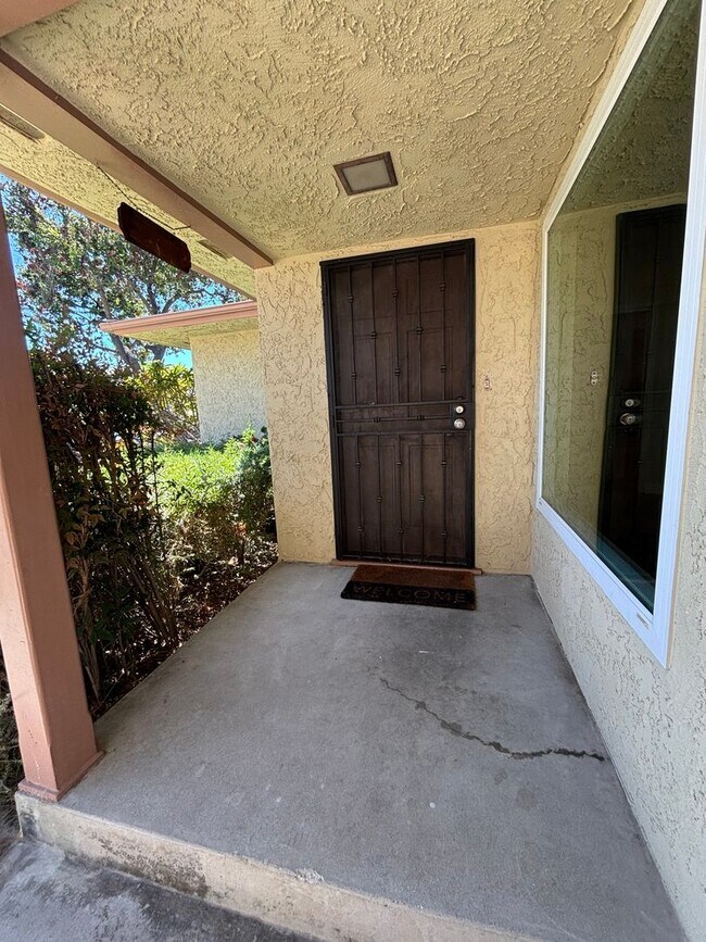 Foto del edificio - Clean and upgraded 2 Bedroom home in Los Alamitos