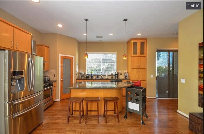 Kitchen - 3010 Caroline St