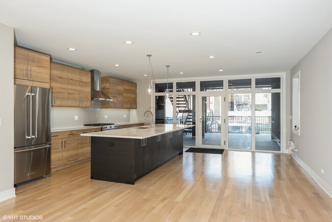 Kitchen looking out on indoor / outdoor space - 2238 W Warren Blvd