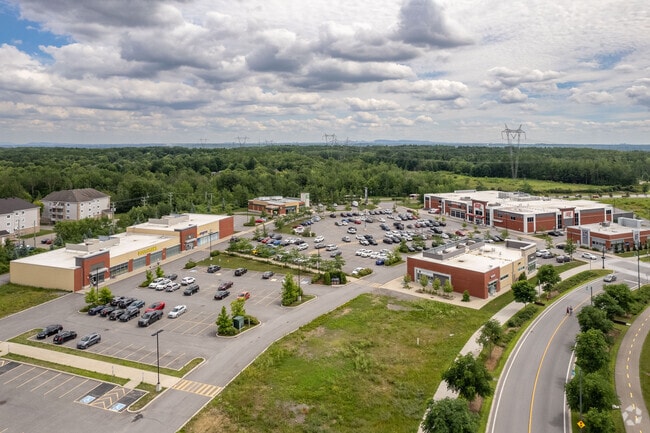 Building Photo - LUSTRA