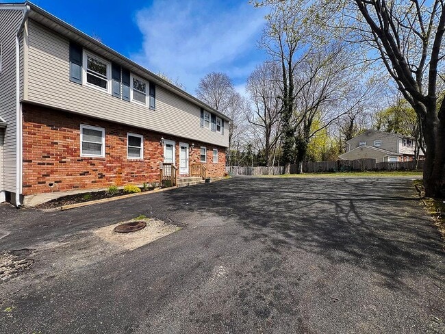 Building Photo - 23 B Van Wicklen Ct