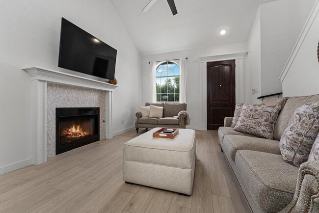 Building Photo - 1409 Lantern Light Dr