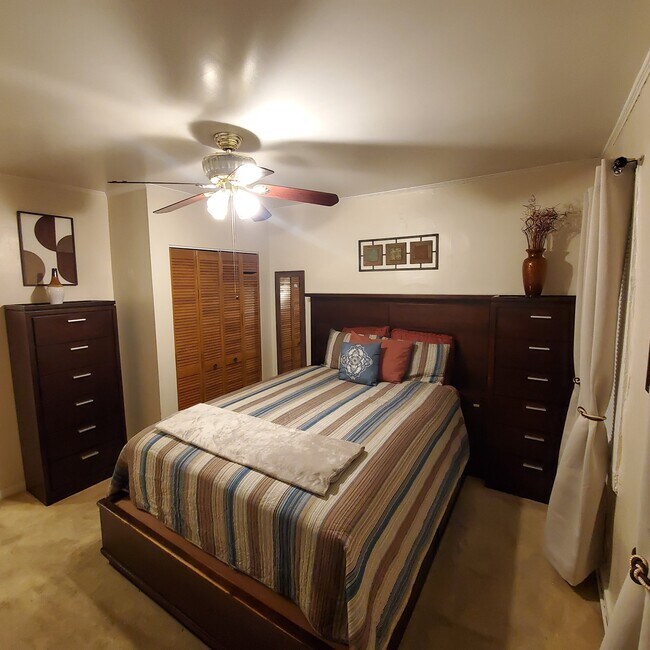 Foto del edificio - 1222 N Spring St