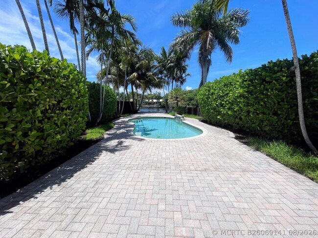 Foto del edificio - 929 NE 18th Ct