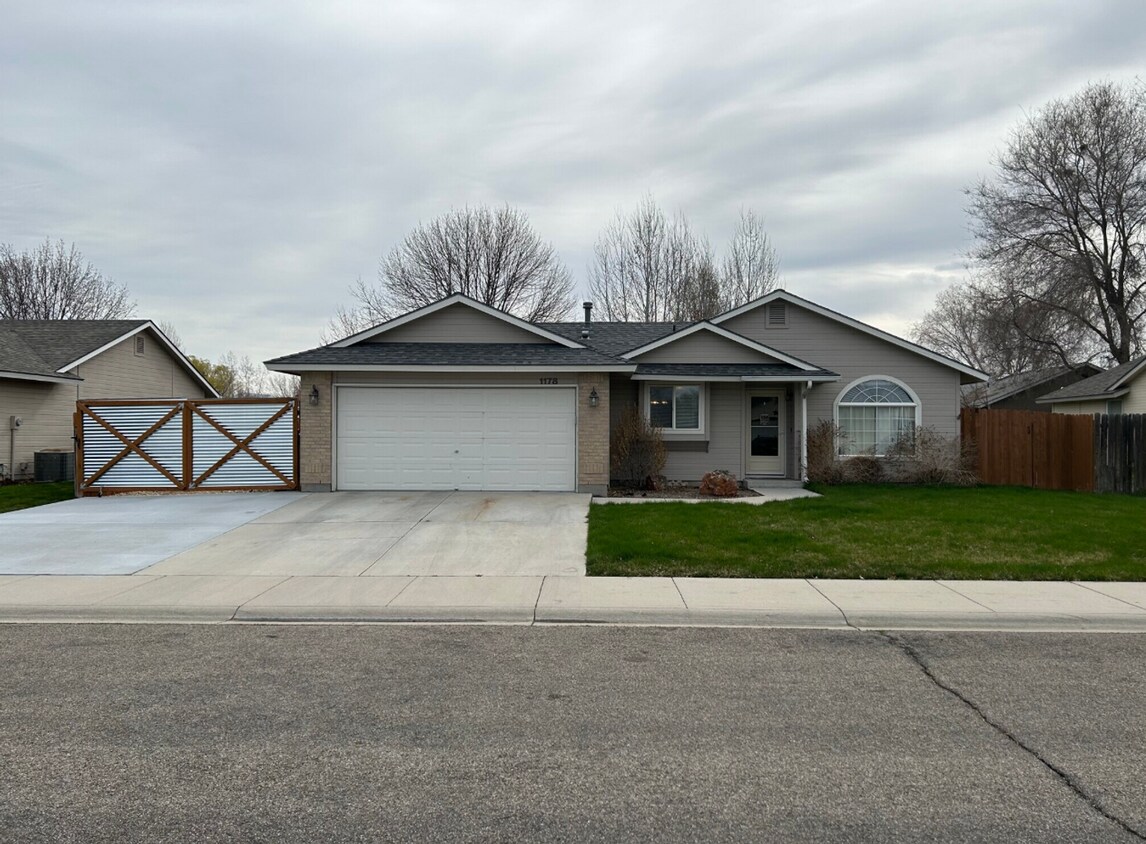 Foto principal - Beautiful Home in Prime Meridian Location