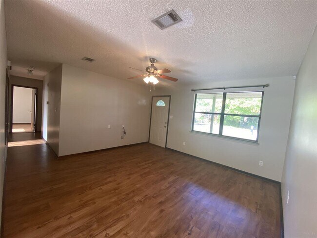 Foto del edificio - 1460 Stanford Rd