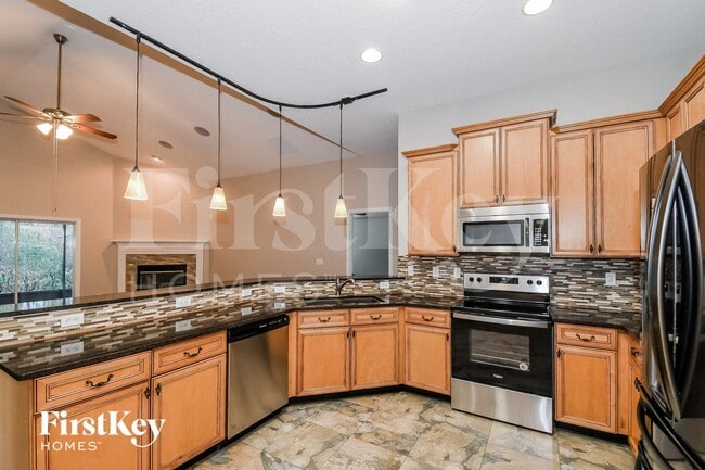 Foto del edificio - 652 Reflection Cove Rd