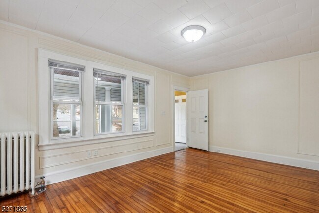 Building Photo - 143 Willowdale Ave