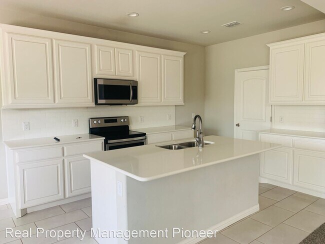 Foto del edificio - 3 br, 2 bath House - 121 Ken's Court