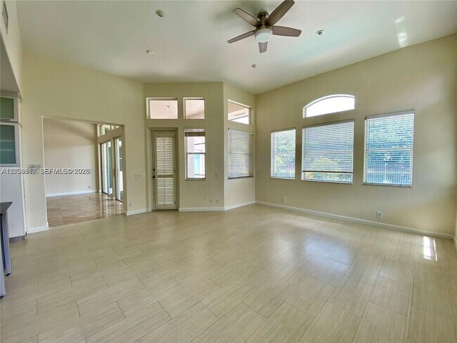 Foto del edificio - 2694 Oakmont Dr