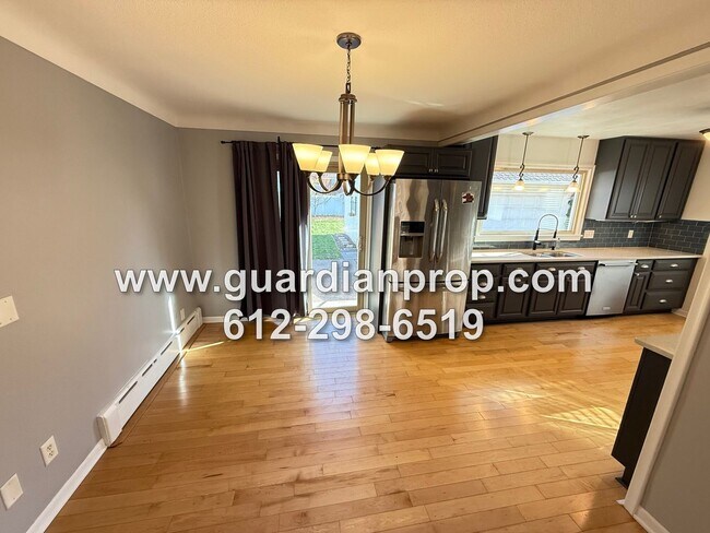 Foto del edificio - Fully Updated House Available Now, Office,...