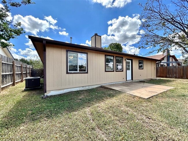 Building Photo - 1306 Troy Ln
