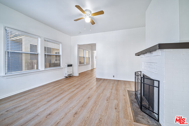 Building Photo - 1131 Manhattan Ave