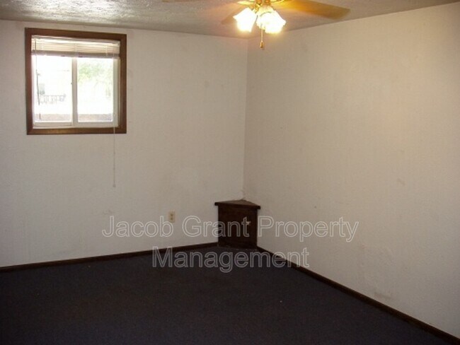 Building Photo - 965 1/2 N Boulevard