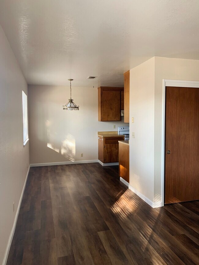 Foto del edificio - 1521 Highland Dr