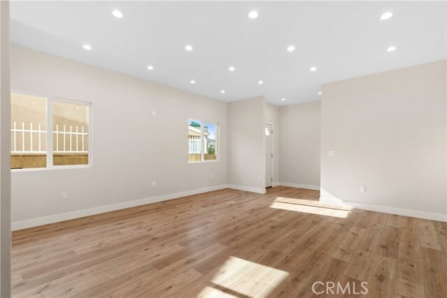 Building Photo - 702 E Glenoaks Blvd