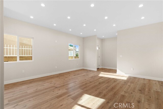 Foto del edificio - 702 E Glenoaks Blvd