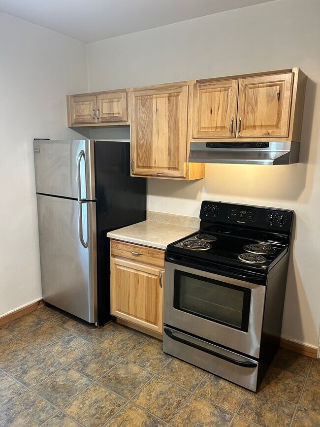 Foto del edificio - AVAILABLE NOW! - 4 Bedroom 1 Bath Home!