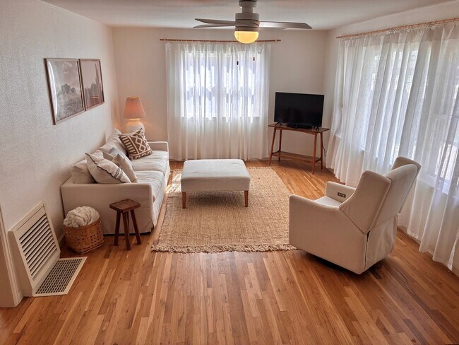 Foto del edificio - 2 Bedroom Home in Lincoln Park