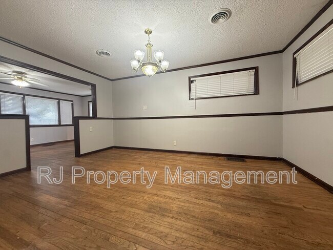 Foto del edificio - 1450 Gold Ave