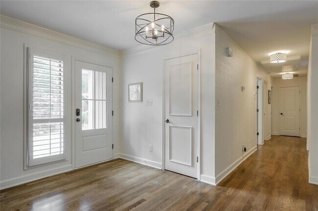 Foto del edificio - 392 Greenfield Ct