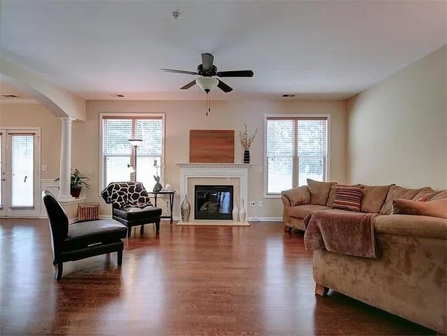 Building Photo - 1083 Brownstone Dr SW
