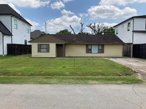 Building Photo - 6625 Saxet St