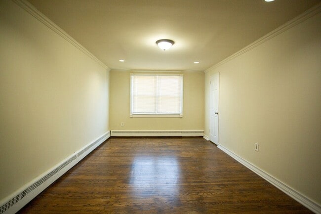 Building Photo - NEWLY RENOVATED 1 BEDROOM APARTMENT - 6430 1/2 TULIP ST