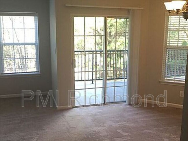 Foto del edificio - 821 Brassie Ln