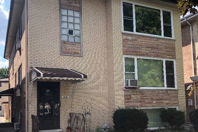 3 bedroom top floor - 2438 N 77th Ave