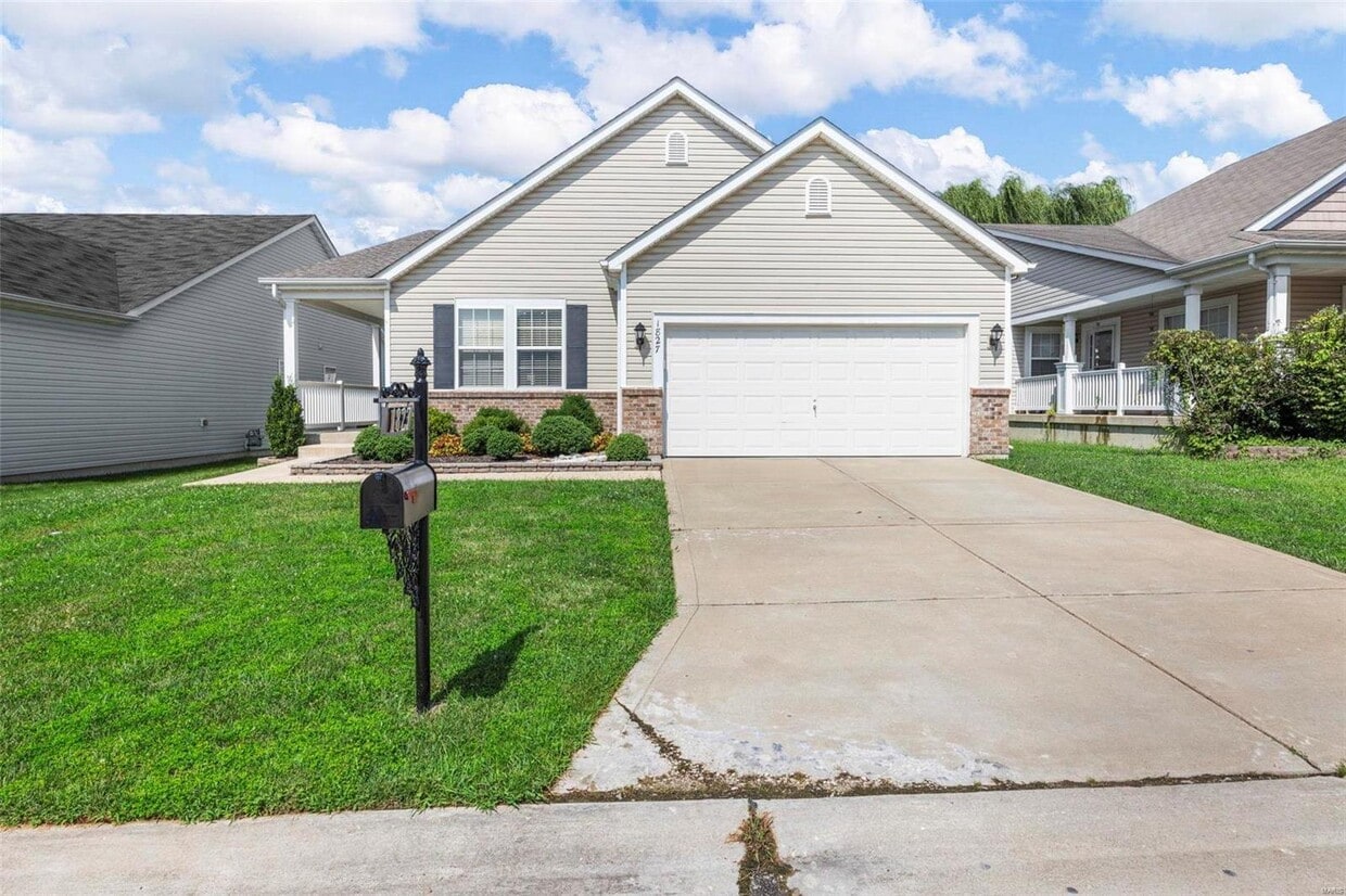 Foto principal - 1827 English Oak Dr