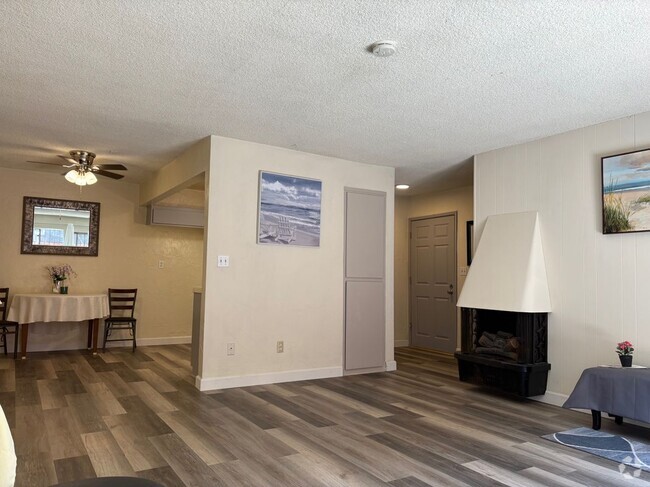 Building Photo - 2706 Voorhees Ave