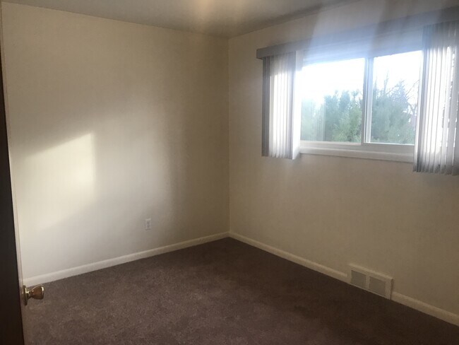 Foto del edificio - 14126 Rockland Ave