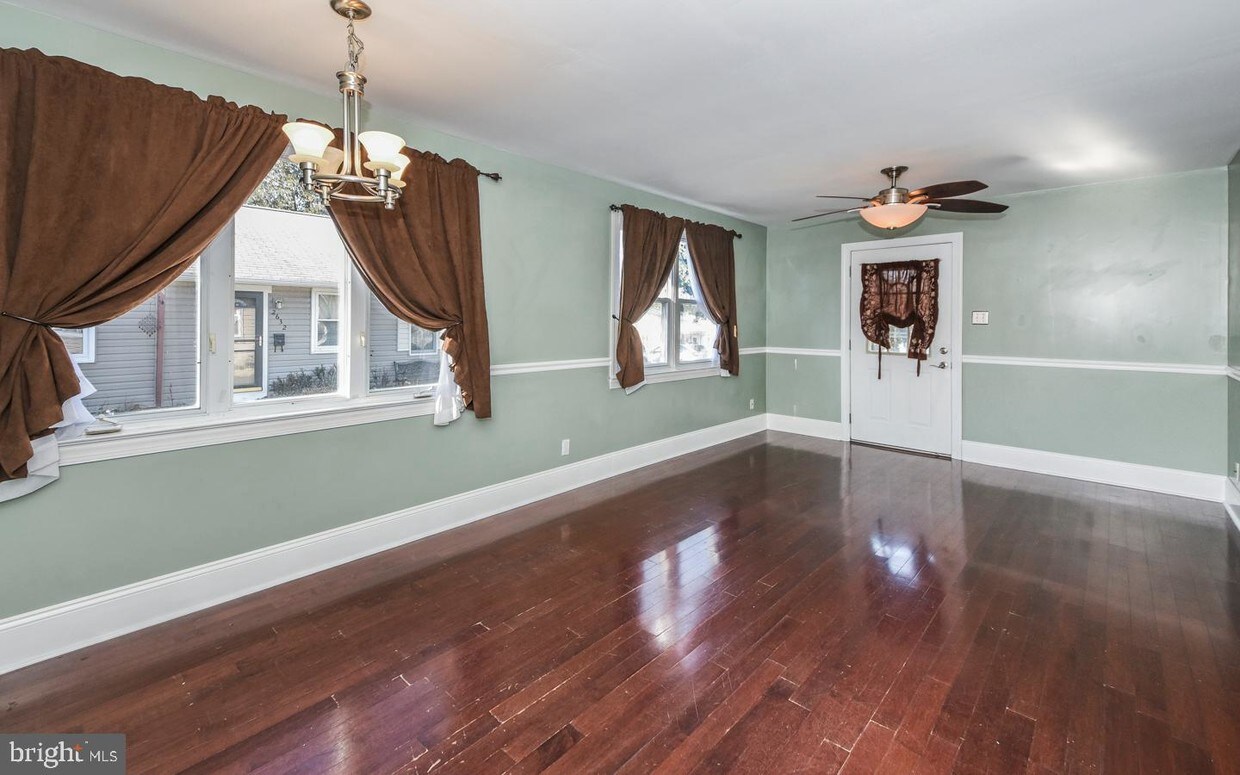 Primary Photo - 2628 Barnes Ave