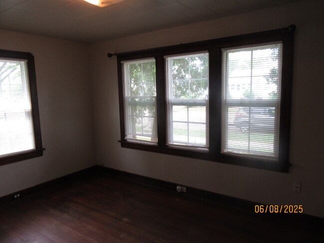 Foto del edificio - 103 W Walnut St