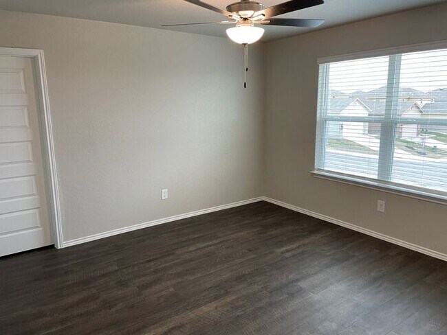 Foto del edificio - Prize-Winning Special! | $500 Move-In Credit on a 4-Bed, 2.5-Bath Home in Saint Hedwig