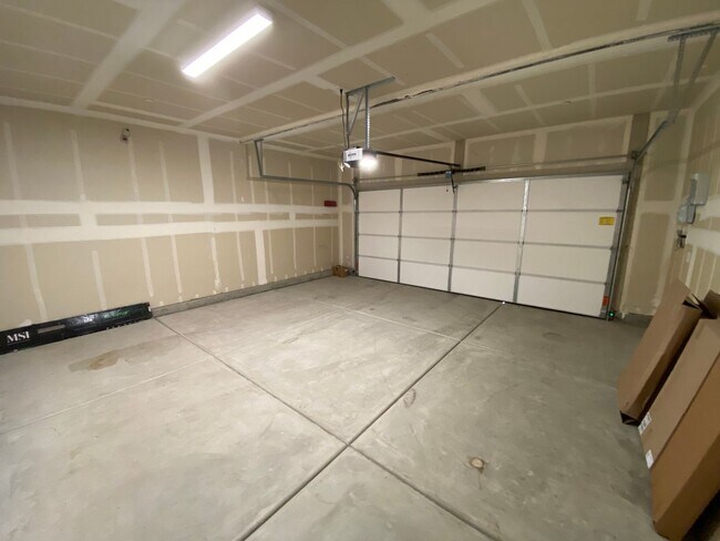 Foto del edificio - Corner lot Woodside Home in NW Visalia com...