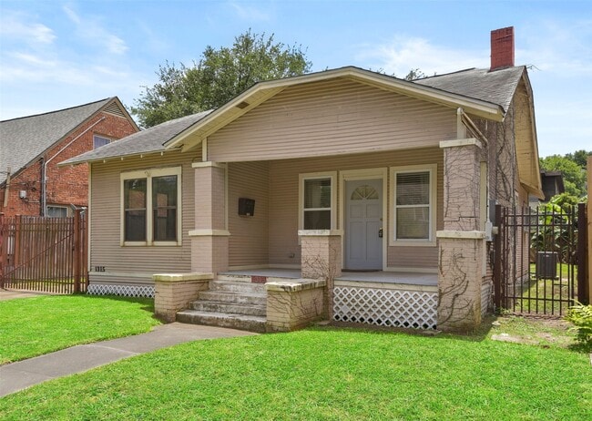 Building Photo - 1315 Peden St