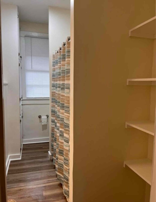Foto del edificio - 3330 Bowen Ave